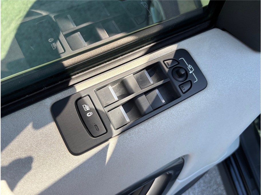 Vehicle image 22 of 45