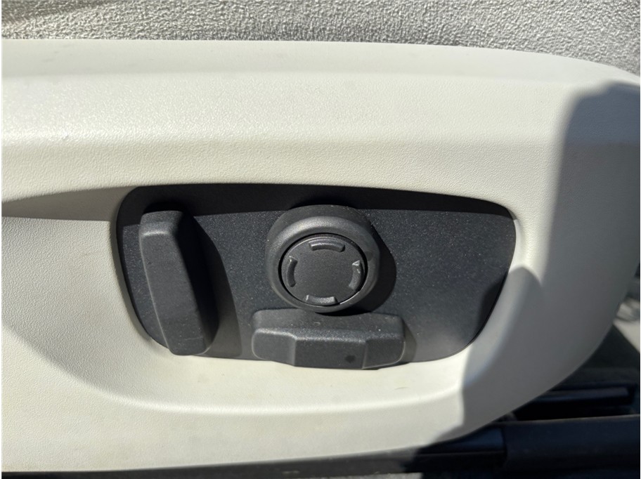 Vehicle image 38 of 45