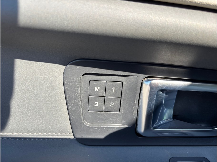 Vehicle image 23 of 45