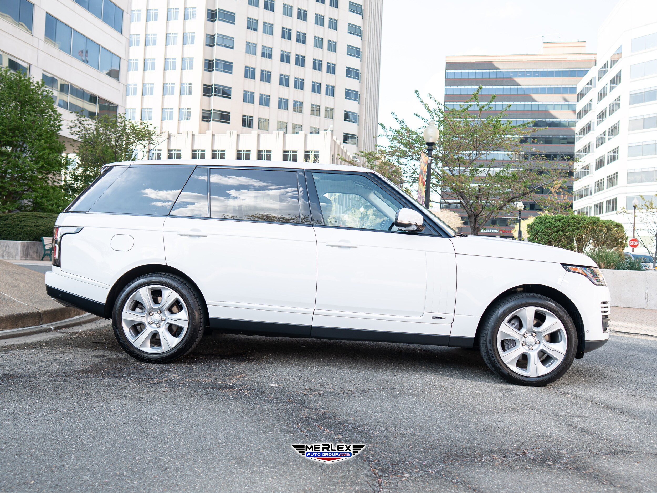 2018 Land Rover Range Rover Base Image 3 of 57