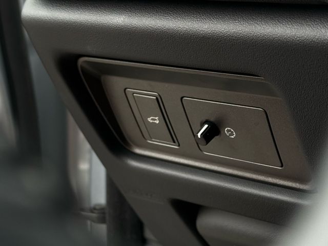 Vehicle image 28 of 35