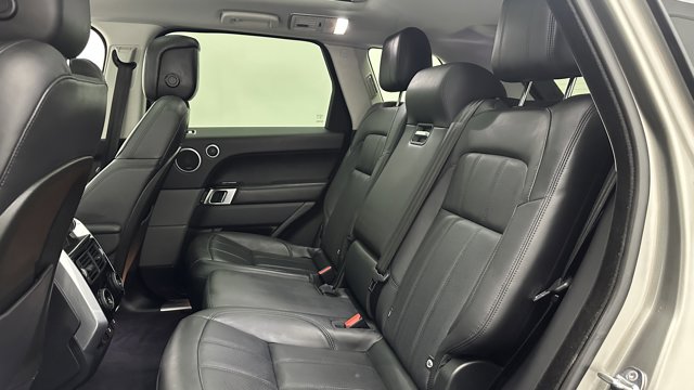 Vehicle image 31 of 44
