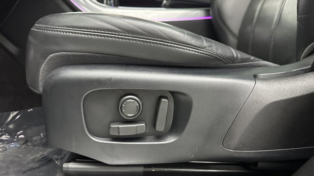 Vehicle image 26 of 44