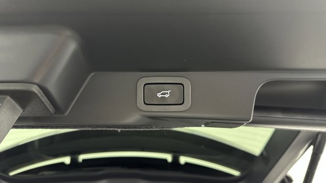 Vehicle image 33 of 44