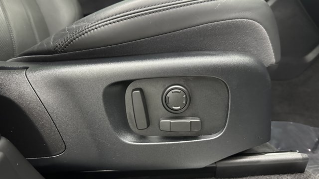 Vehicle image 38 of 44