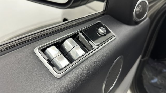 Vehicle image 25 of 44