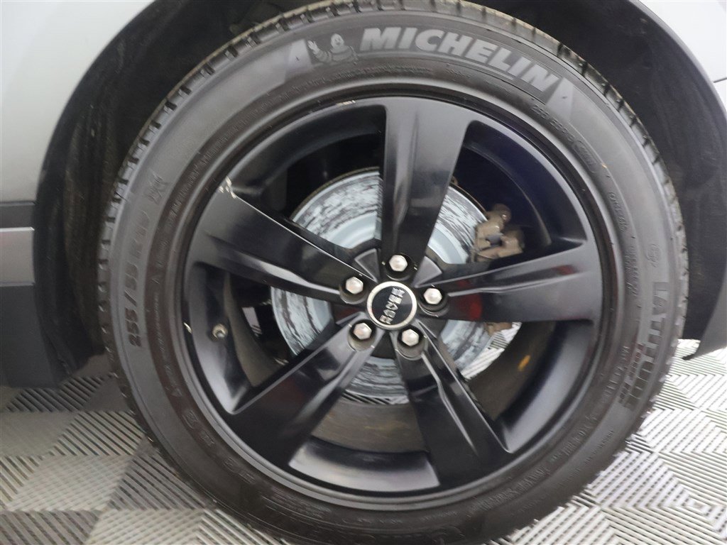 Vehicle image 27 of 29