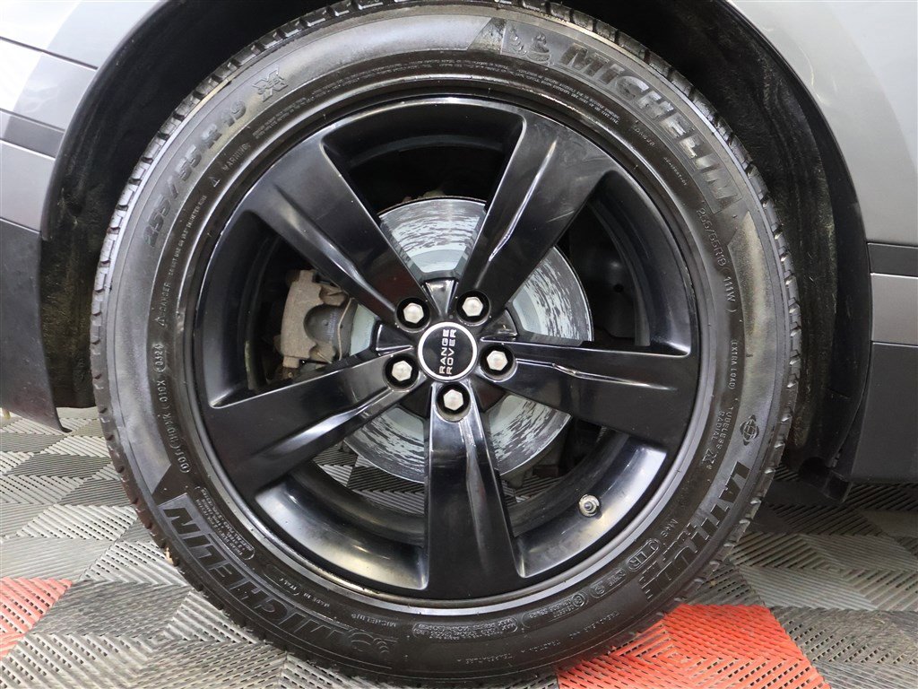 Vehicle image 26 of 29