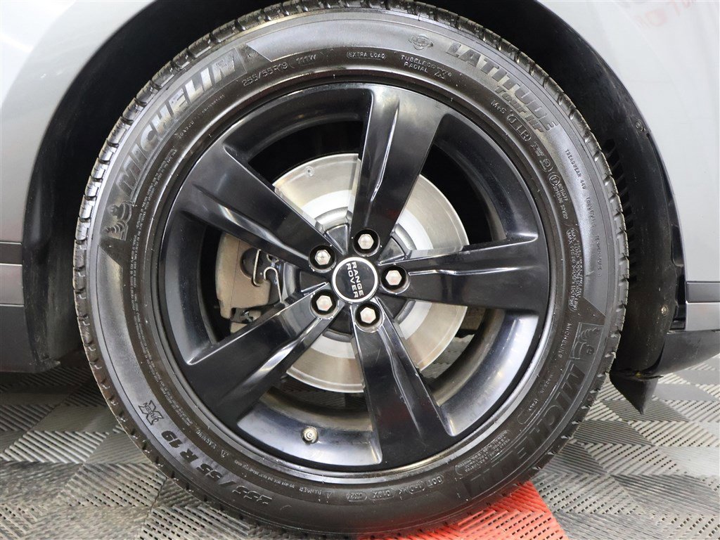 Vehicle image 25 of 29