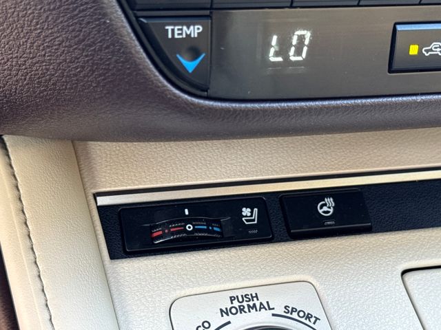 2018 Lexus ES 300h Image 22 of 25