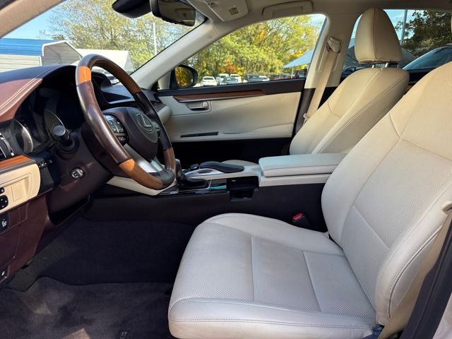 2018 Lexus ES 300h Image 14 of 25