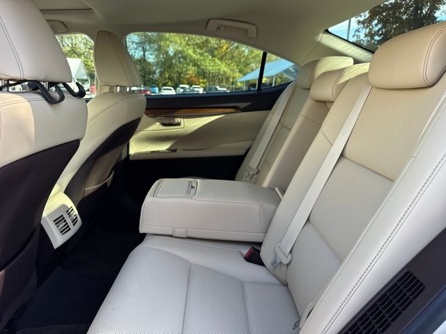 2018 Lexus ES 300h Image 13 of 25