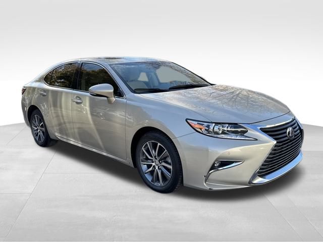 2018 Lexus ES 300h Image 3 of 25