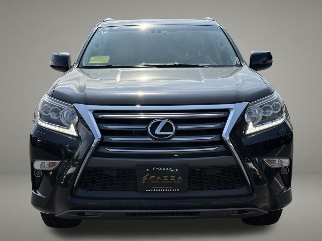 2018 Lexus GX Image 2 of 33