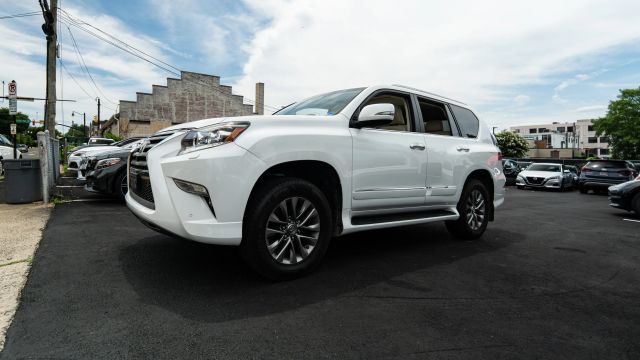 2018 Lexus GX 460 Luxury Image 1 of 62
