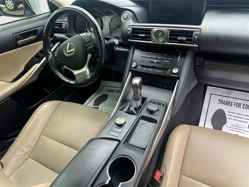 Vehicle image 11 of 16