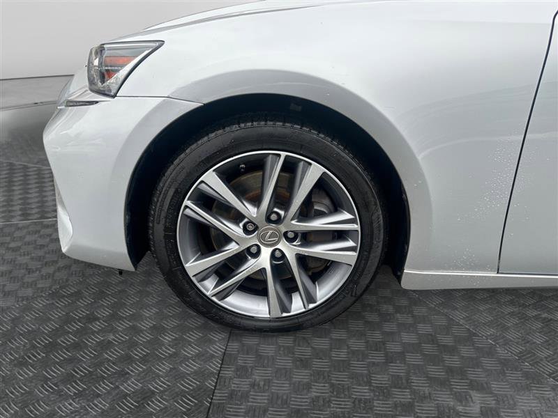 Vehicle image 9 of 16