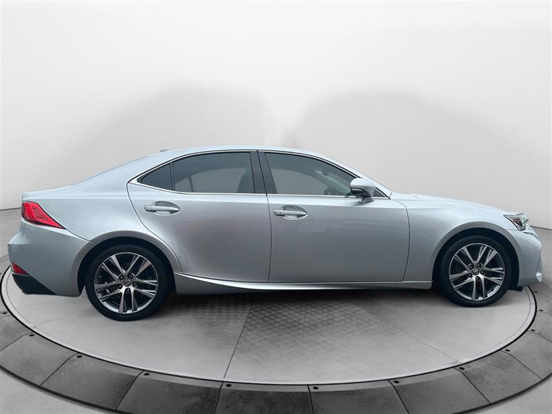 Vehicle image 4 of 16
