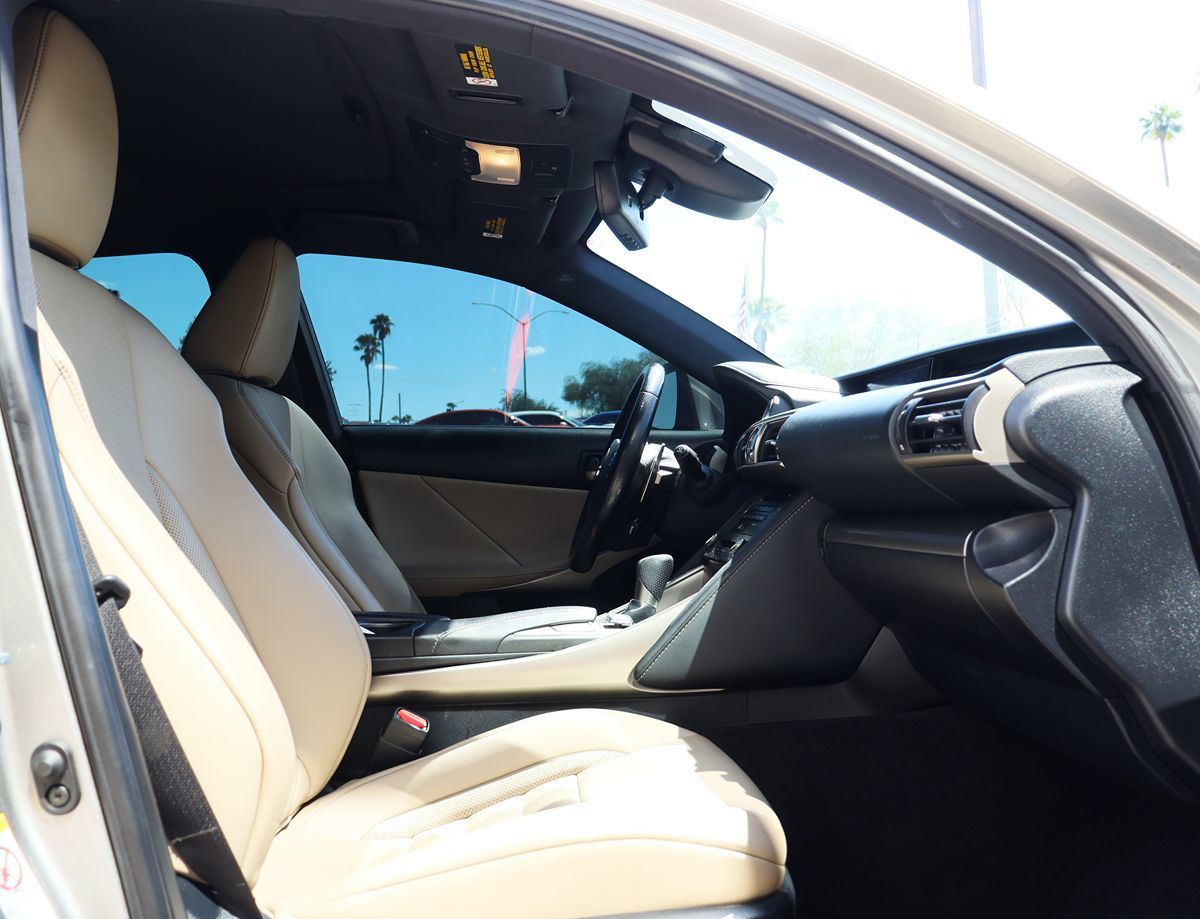 2018 Lexus IS 300 Image 28 of 59