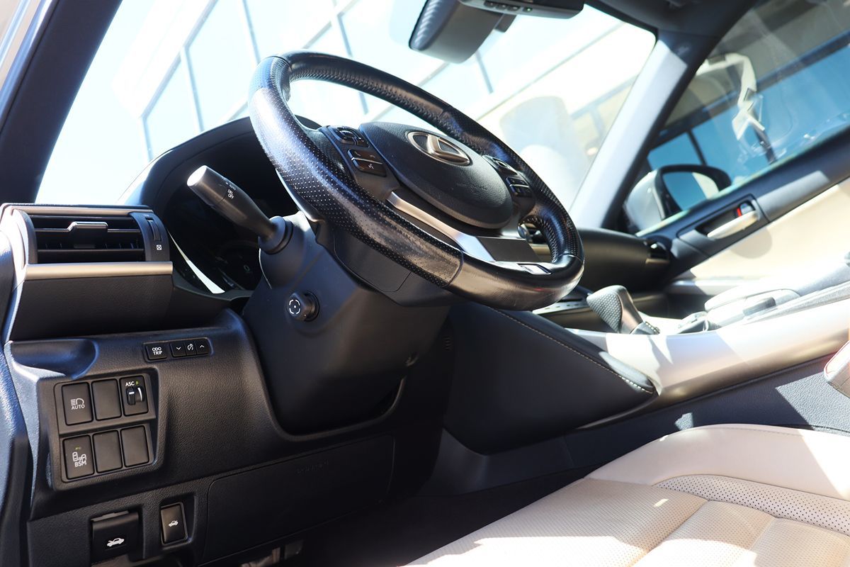 2018 Lexus IS 300 Image 47 of 59