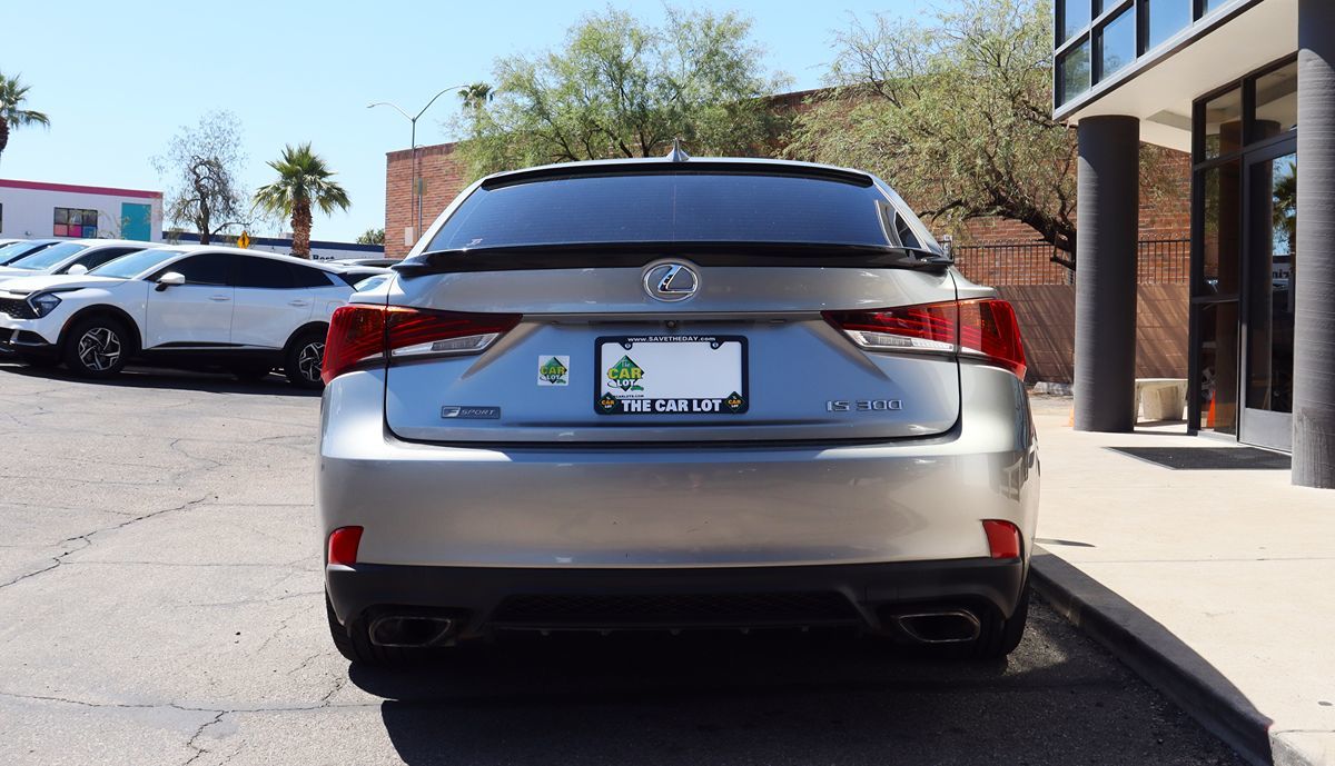 2018 Lexus IS 300 Image 10 of 59