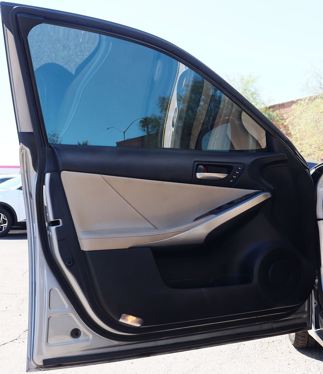 2018 Lexus IS 300 Image 43 of 59