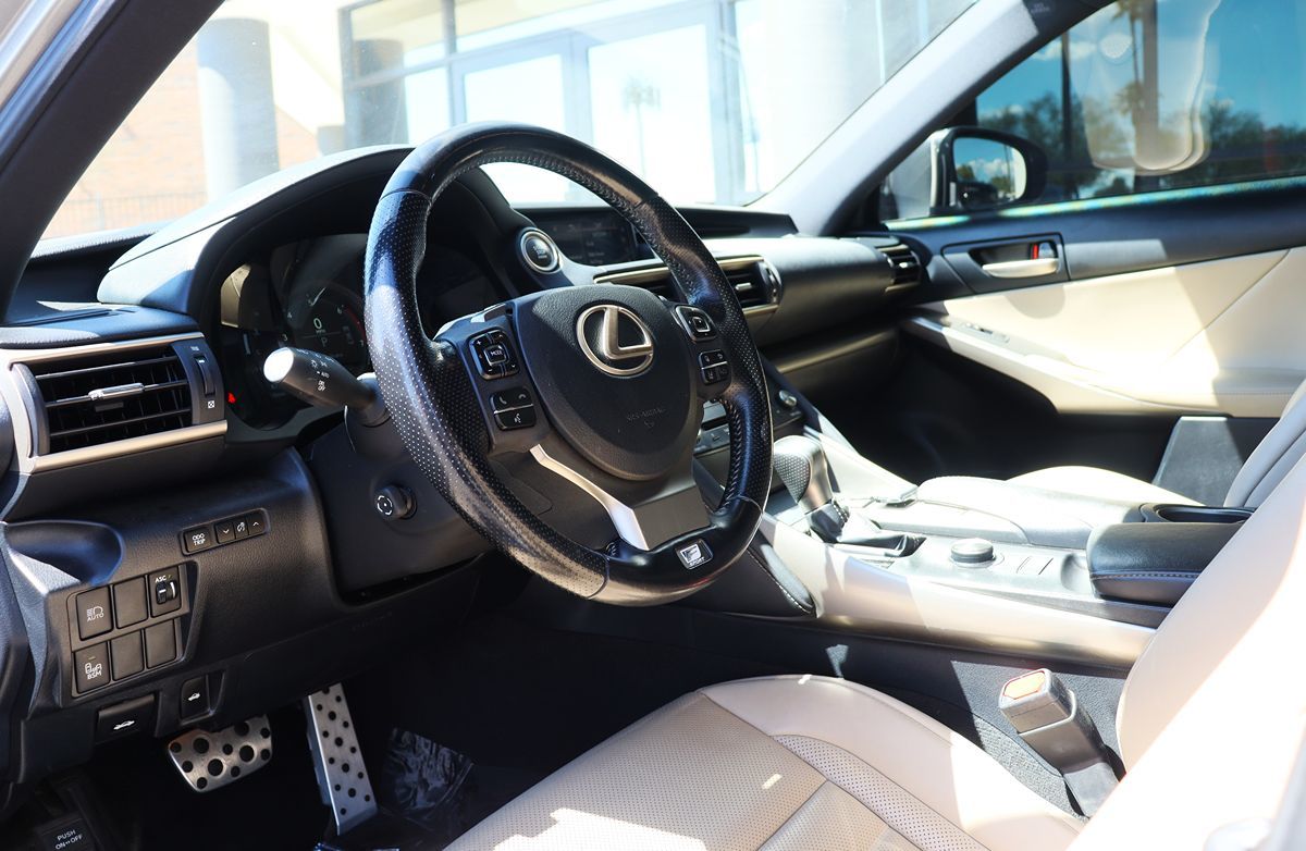 2018 Lexus IS 300 Image 30 of 59