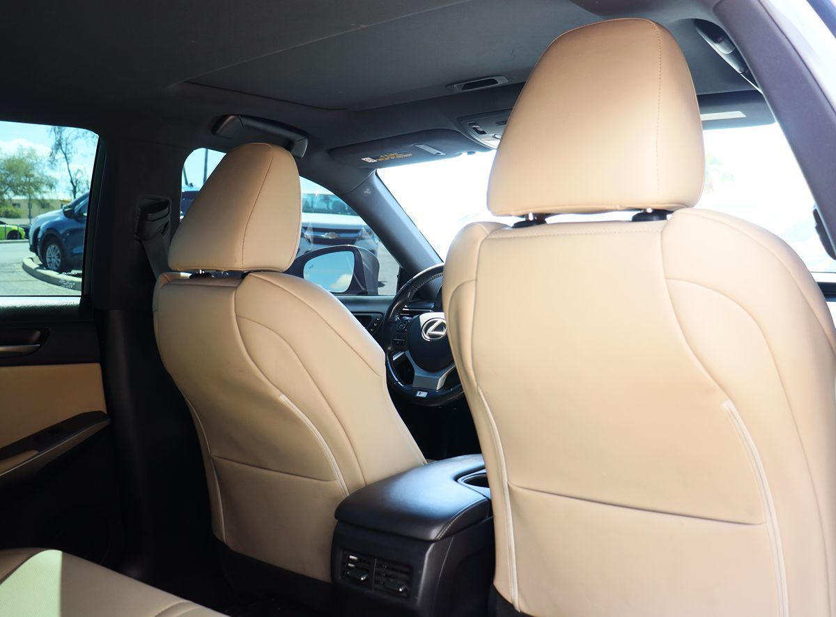 2018 Lexus IS 300 Image 25 of 59