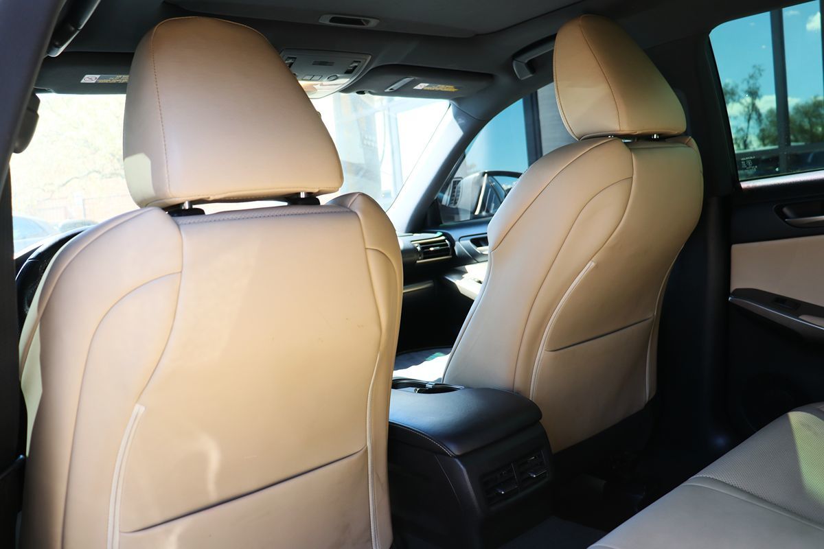 2018 Lexus IS 300 Image 24 of 59