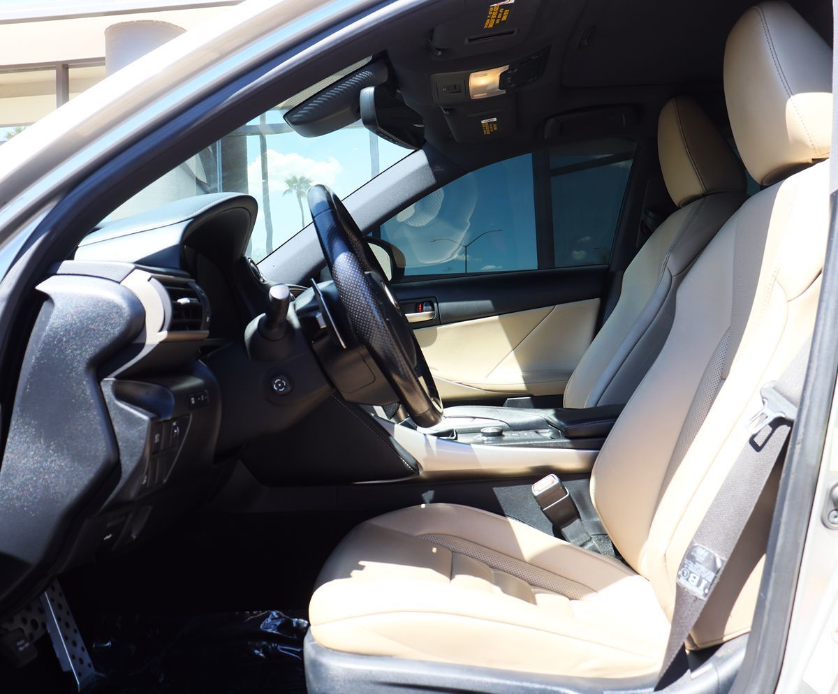 2018 Lexus IS 300 Image 29 of 59