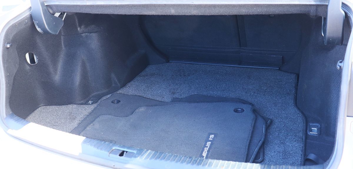 2018 Lexus IS 300 Image 22 of 59