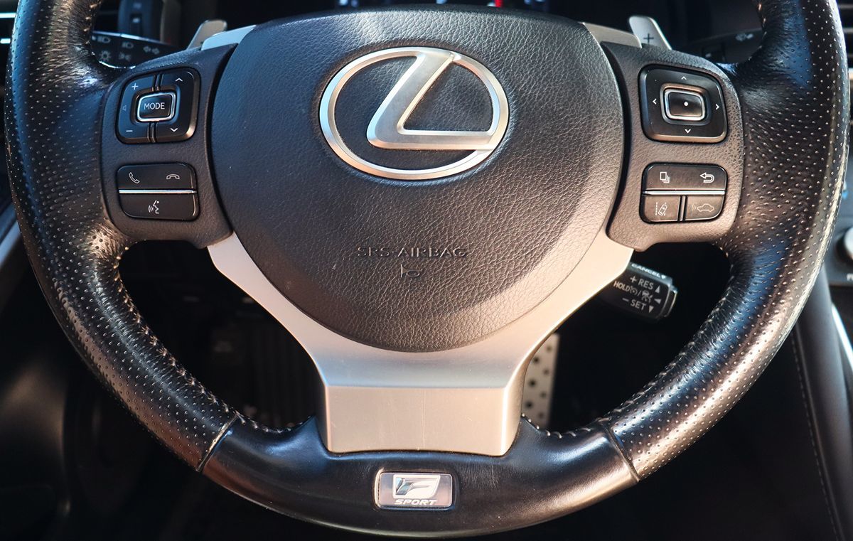 2018 Lexus IS 300 Image 32 of 59
