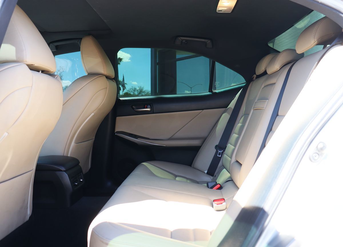 2018 Lexus IS 300 Image 26 of 59