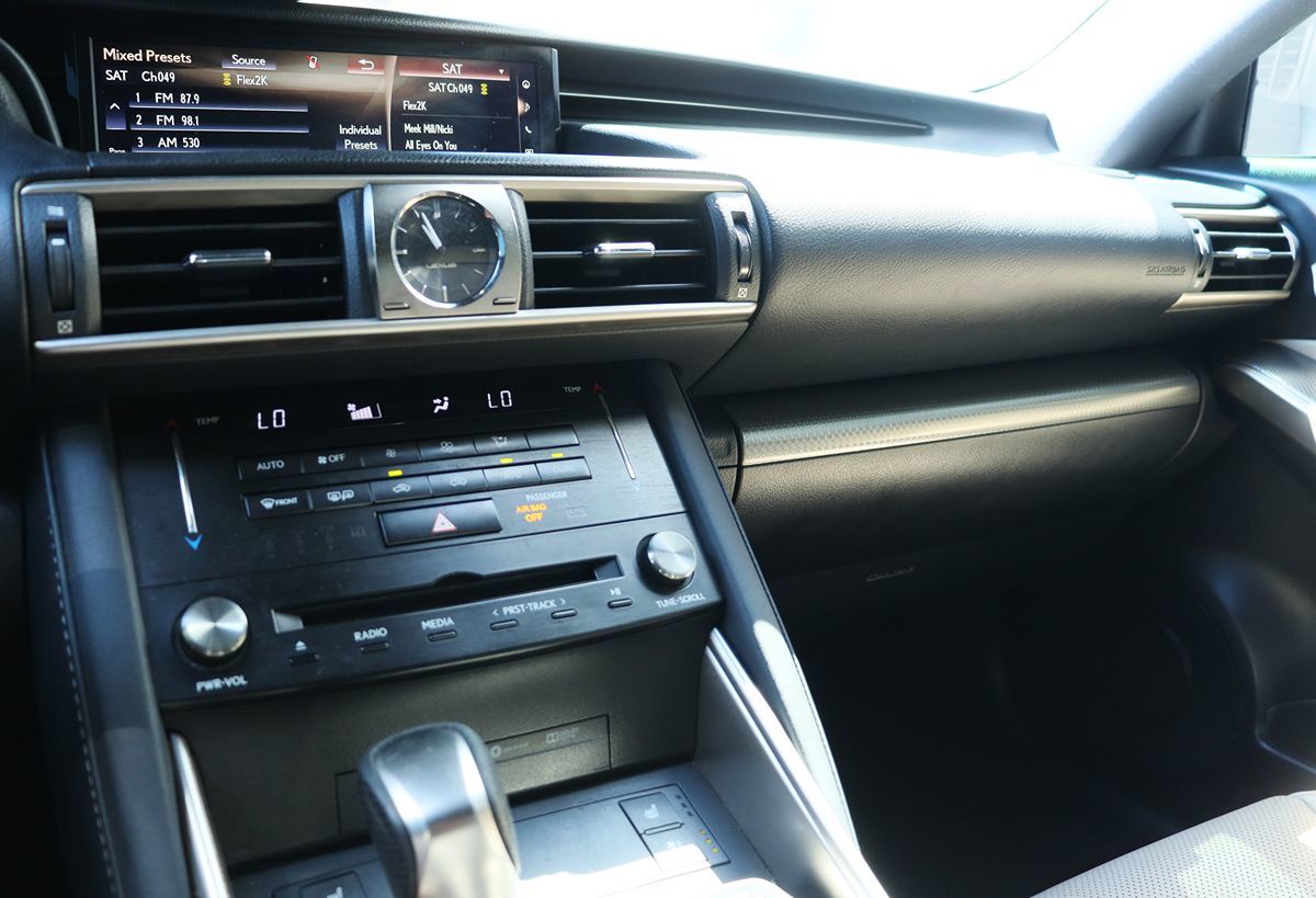 2018 Lexus IS 300 Image 48 of 59