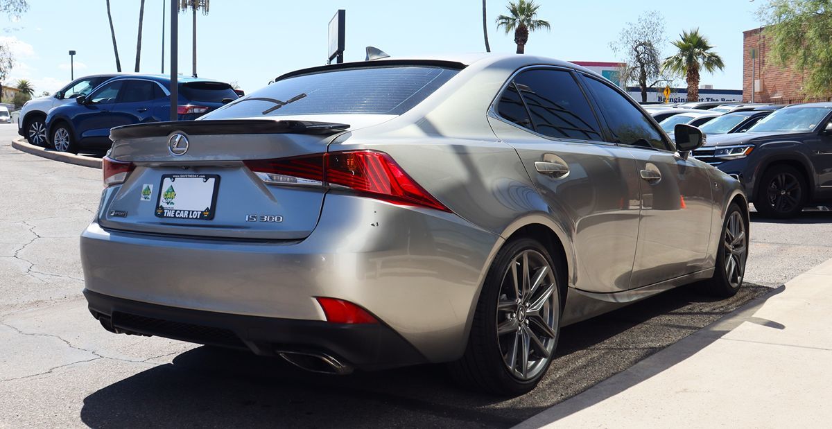 2018 Lexus IS 300 Image 9 of 59