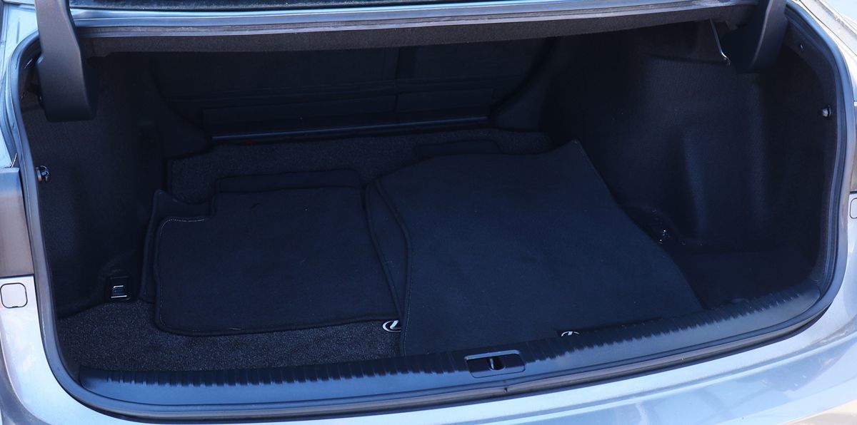 2018 Lexus IS 300 Image 25 of 61