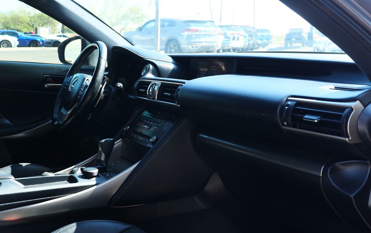 2018 Lexus IS 300 Image 35 of 61