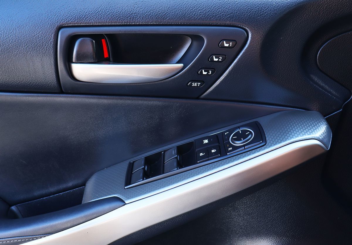 2018 Lexus IS 300 Image 42 of 61