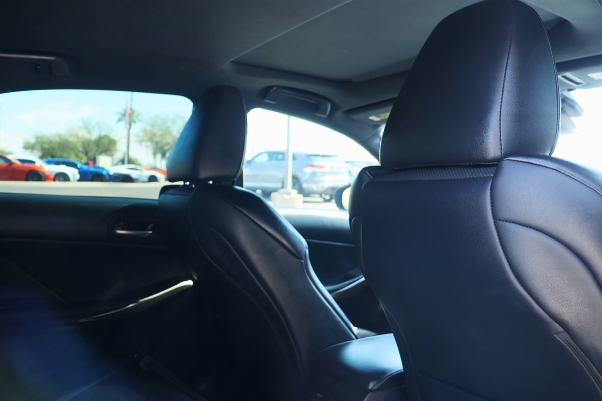 2018 Lexus IS 300 Image 27 of 61