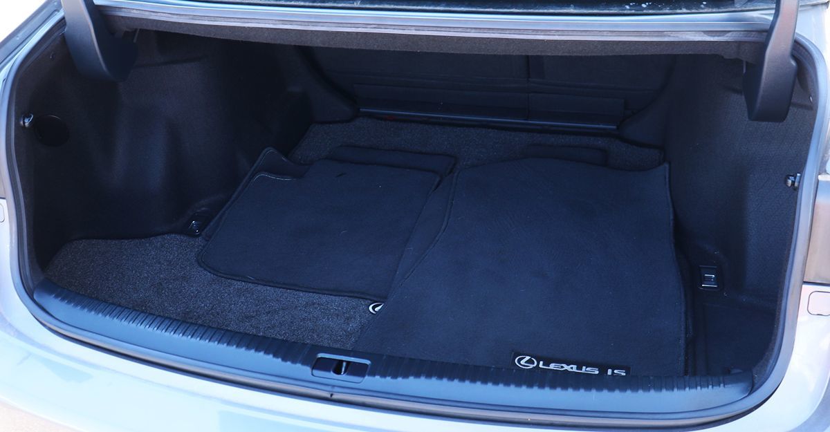 2018 Lexus IS 300 Image 26 of 61