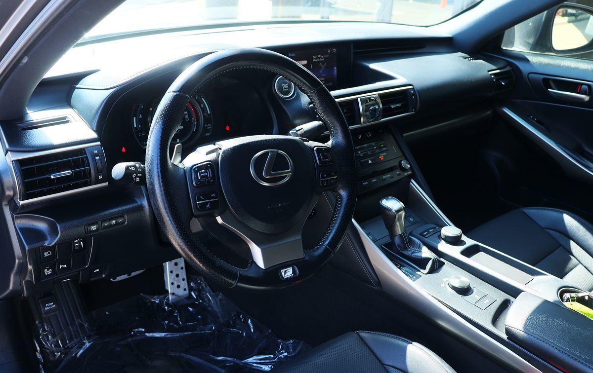 2018 Lexus IS 300 Image 34 of 61