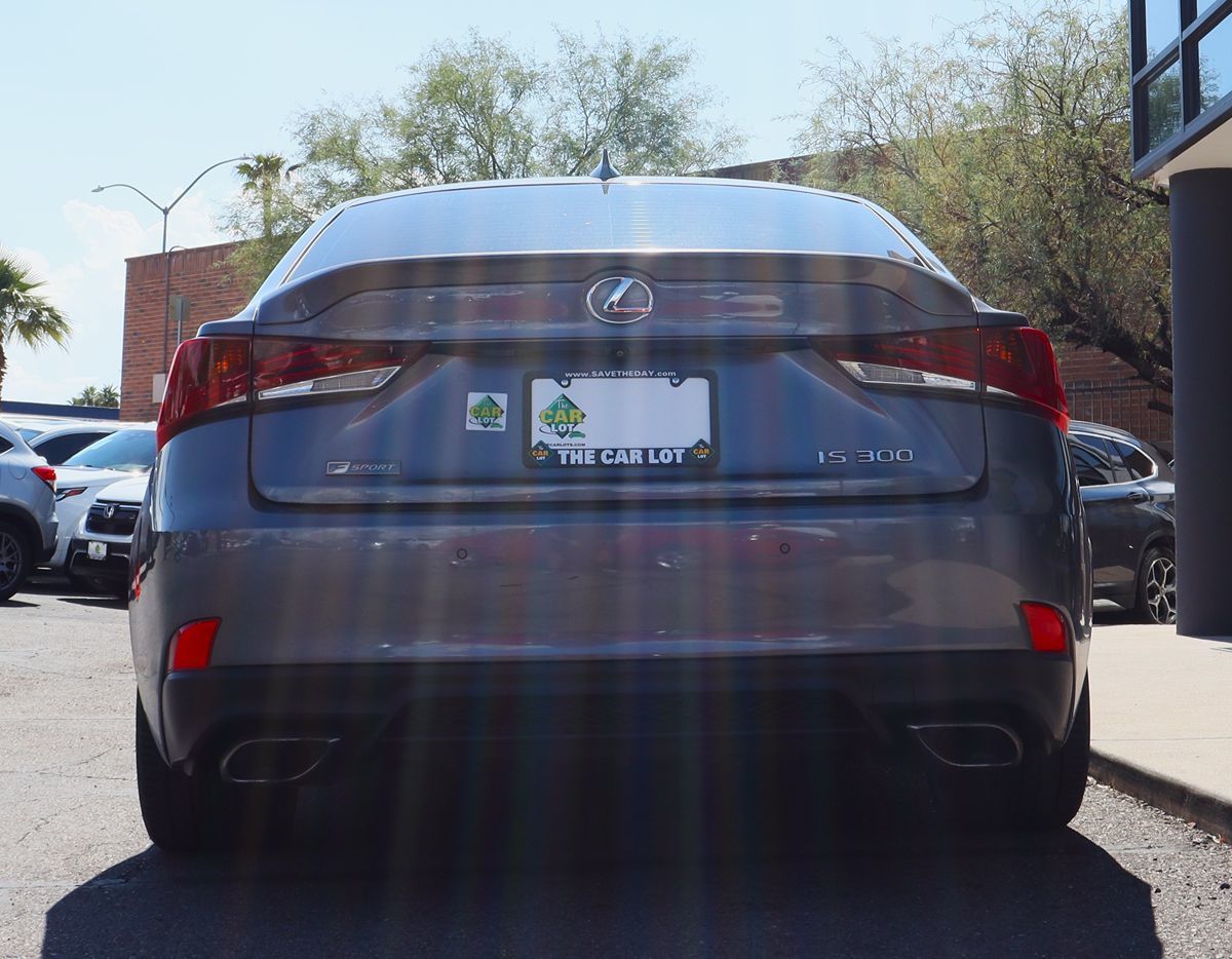 2018 Lexus IS 300 Image 11 of 61