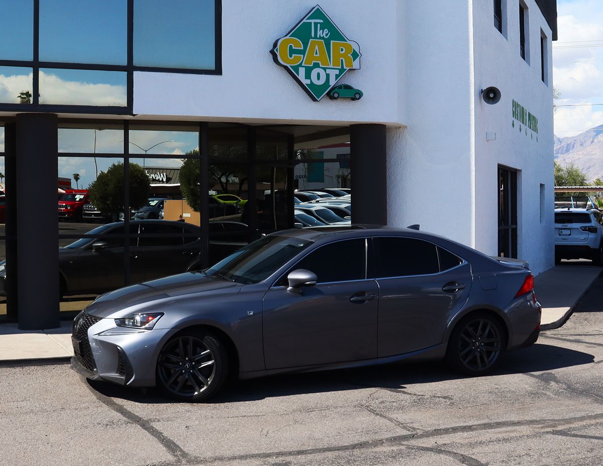 2018 Lexus IS 300 Image 2 of 61