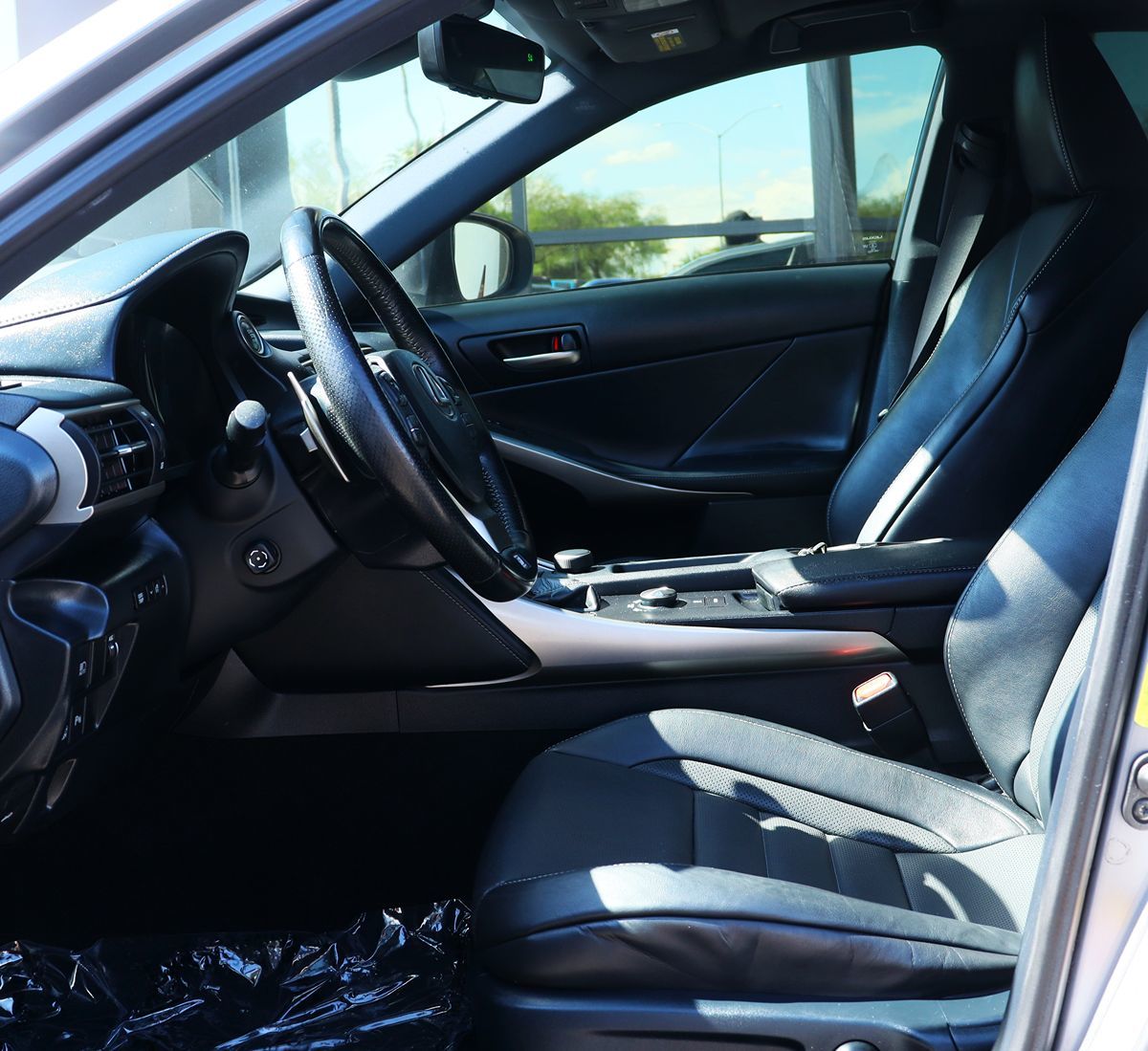 2018 Lexus IS 300 Image 32 of 61