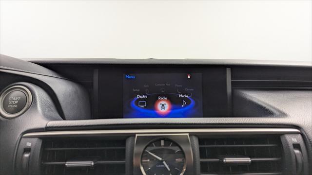 2018 Lexus IS 300 Image 25 of 33