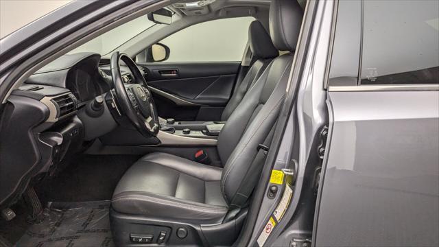 2018 Lexus IS 300 Image 15 of 33