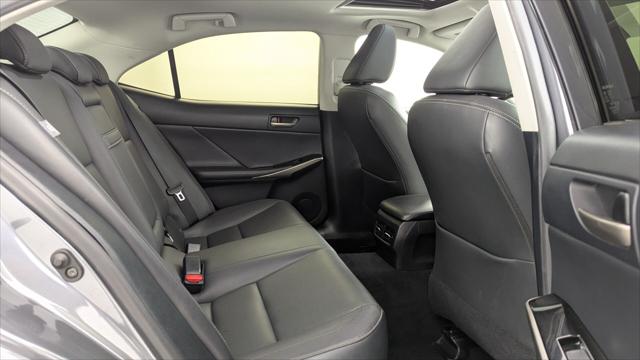 2018 Lexus IS 300 Image 13 of 33