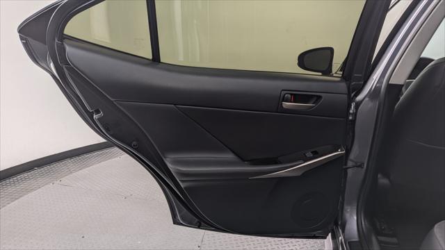 2018 Lexus IS 300 Image 26 of 33