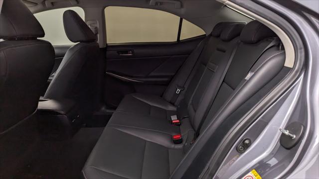 2018 Lexus IS 300 Image 16 of 33