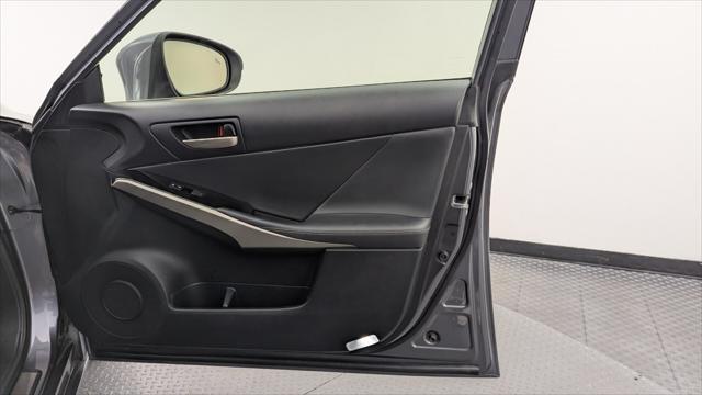2018 Lexus IS 300 Image 29 of 33